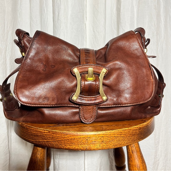 Elegant Brown Leather Shoulder Bag - Picture 1 of 10